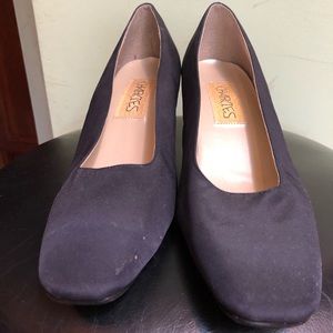 Black Charlie’s Low-Heeled Slip-ons